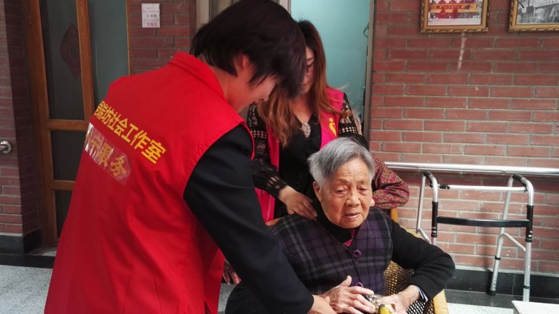 构建银发关怀网络:让爱伴随每一位老年人